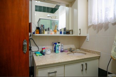 Casa à venda com 250m², 3 quartos e 2 vagas Casa à venda com 250m², 3 quartos e 2 vagasBanheiro Suíte