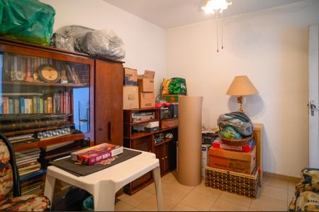 Casa à venda com 250m², 3 quartos e 2 vagas Casa à venda com 250m², 3 quartos e 2 vagasEdícula - Quarto