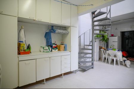 Casa à venda com 250m², 3 quartos e 2 vagas Casa à venda com 250m², 3 quartos e 2 vagasÁrea de Serviço