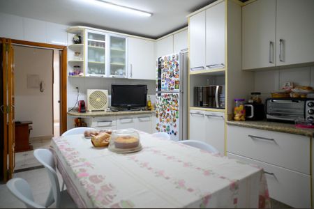 Casa à venda com 250m², 3 quartos e 2 vagas Casa à venda com 250m², 3 quartos e 2 vagasCozinha