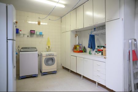 Casa à venda com 250m², 3 quartos e 2 vagas Casa à venda com 250m², 3 quartos e 2 vagasÁrea de Serviço