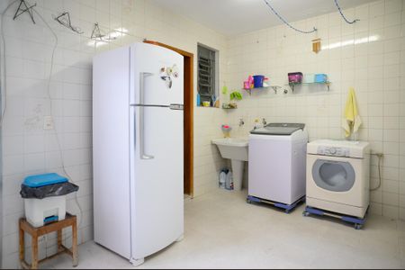 Casa à venda com 250m², 3 quartos e 2 vagas Casa à venda com 250m², 3 quartos e 2 vagasÁrea de Serviço