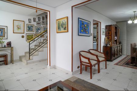 Casa à venda com 250m², 3 quartos e 2 vagas Casa à venda com 250m², 3 quartos e 2 vagasSala