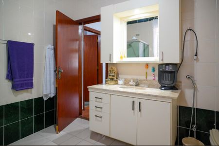 Casa à venda com 250m², 3 quartos e 2 vagas Casa à venda com 250m², 3 quartos e 2 vagasBanheiro Social