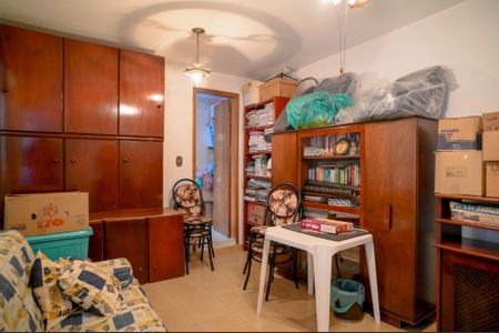 Casa à venda com 250m², 3 quartos e 2 vagas Casa à venda com 250m², 3 quartos e 2 vagasEdícula - Quarto