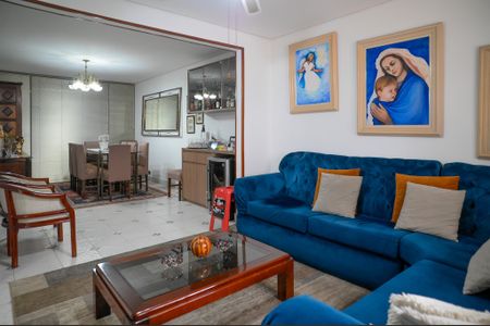 Casa à venda com 250m², 3 quartos e 2 vagas Casa à venda com 250m², 3 quartos e 2 vagasSala