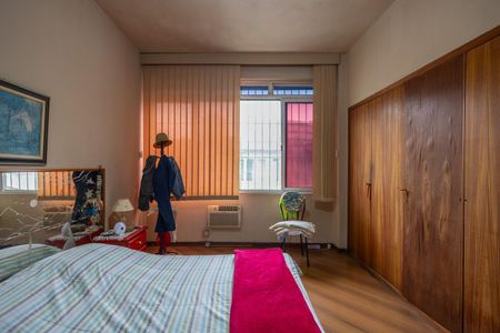 Apartamento à venda com 160m², 4 quartos e 1 vaga Apartamento à venda com 160m², 4 quartos e 1 vagaSuíte