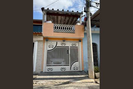 Casa à venda com 136m², 2 quartos e 1 vaga Casa à venda com 136m², 2 quartos e 1 vagaFachada