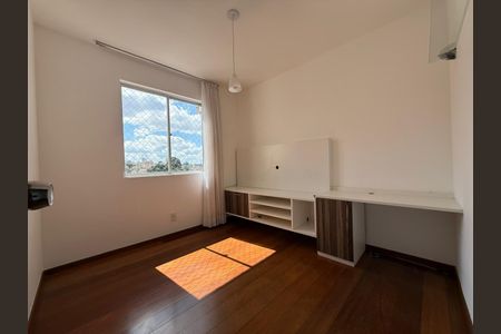 Quarto de apartamento à venda com 3 quartos, 95m² em Santa Tereza, Belo Horizonte