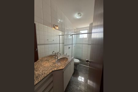 Apartamento à venda com 95m², 3 quartos e 2 vagasBanheiro social