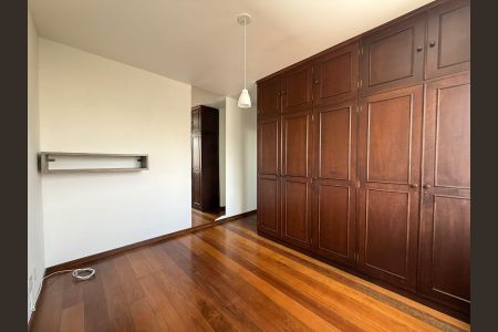 Apartamento à venda com 95m², 3 quartos e 2 vagasQuarto 2