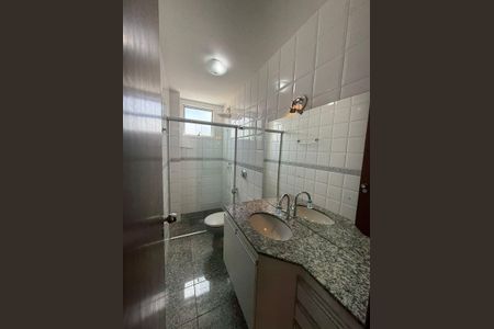 Banheiro social de apartamento à venda com 3 quartos, 95m² em Santa Tereza, Belo Horizonte