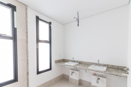 Apartamento à venda com 201m², 3 quartos e 3 vagas Apartamento à venda com 201m², 3 quartos e 3 vagasBanheiro da Suíte 1