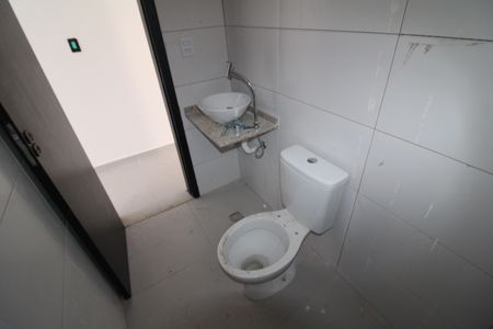 Banheiro de apartamento à venda com 1 quarto, 33m² em Parada Inglesa, São Paulo