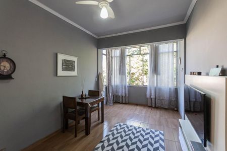 Apartamento à venda com 70m², 2 quartos e 1 vagaSala