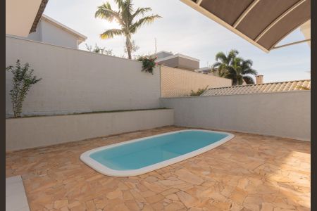 Casa de condomínio para alugar com 250m², 4 quartos e 2 vagasPiscina