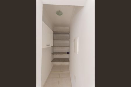 Casa de condomínio para alugar com 250m², 4 quartos e 2 vagasDespensa