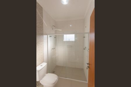 Casa de condomínio para alugar com 250m², 4 quartos e 2 vagasBanheiro da Suíte 2 e 3