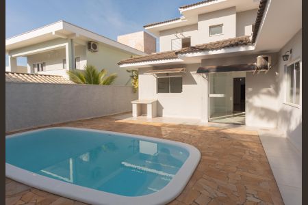 Casa de condomínio para alugar com 250m², 4 quartos e 2 vagasPiscina