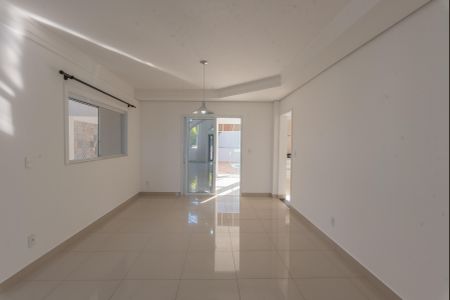 Casa de condomínio para alugar com 250m², 4 quartos e 2 vagasSala