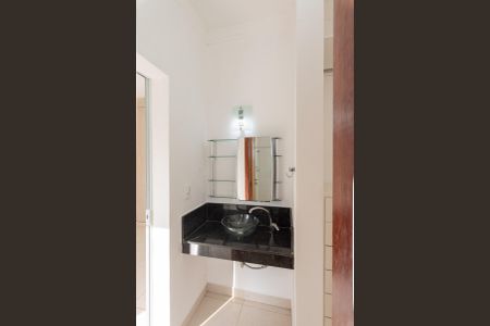 Casa de condomínio para alugar com 250m², 4 quartos e 2 vagasBanheiro da Suíte 2 e 3