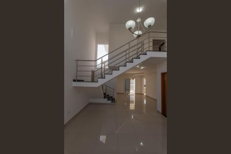 Casa de condomínio para alugar com 250m², 4 quartos e 2 vagasSala