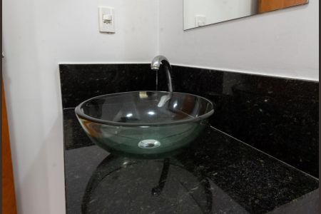 Casa de condomínio para alugar com 250m², 4 quartos e 2 vagasBanheiro da Suíte 1