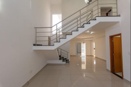 Casa de condomínio para alugar com 250m², 4 quartos e 2 vagasSala