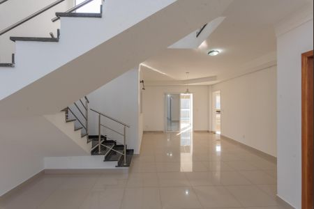 Casa de condomínio para alugar com 250m², 4 quartos e 2 vagasSala