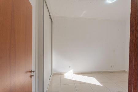Casa de condomínio para alugar com 250m², 4 quartos e 2 vagasSuíte 2