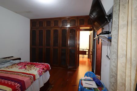 Casa à venda com 328m², 4 quartos e 4 vagasSuíte 3