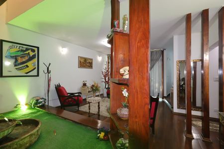 Casa à venda com 328m², 4 quartos e 4 vagasSala de Estar