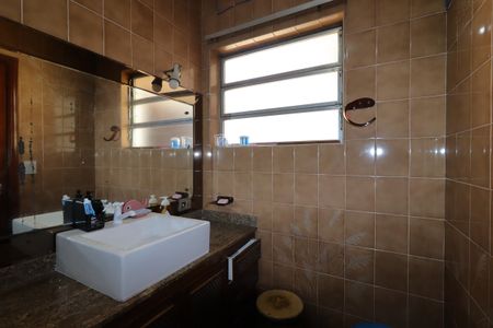 Casa à venda com 328m², 4 quartos e 4 vagasBanheiro da Suíte 3