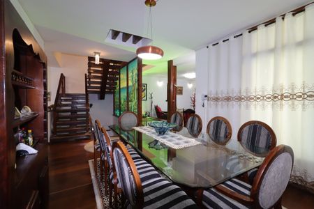 Casa à venda com 328m², 4 quartos e 4 vagasSala de Jantar