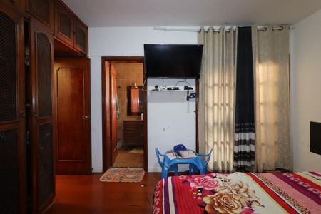 Casa à venda com 328m², 4 quartos e 4 vagasSuíte 3