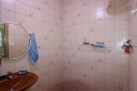 Casa à venda com 328m², 4 quartos e 4 vagasBanheiro de Serviço