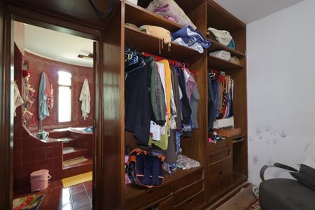 Casa à venda com 328m², 4 quartos e 4 vagasCloset da Suíte 4