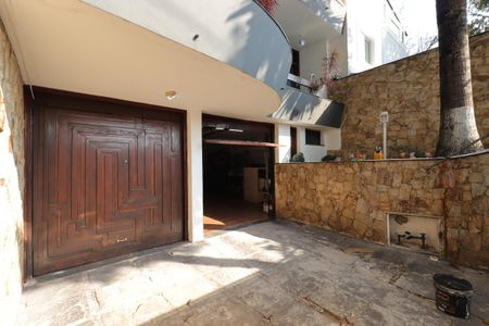Casa à venda com 328m², 4 quartos e 4 vagasEntrada da Garagem