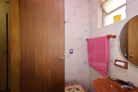 Casa à venda com 328m², 4 quartos e 4 vagasBanheiro de Serviço