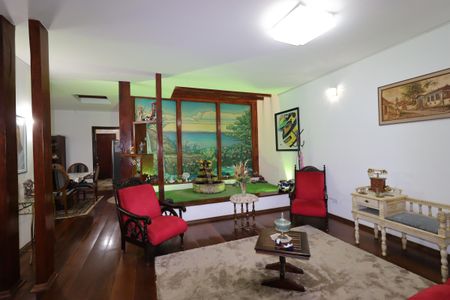 Casa à venda com 328m², 4 quartos e 4 vagasSala de Estar