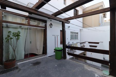 Casa à venda com 328m², 4 quartos e 4 vagasVaranda da Sala de TV 2