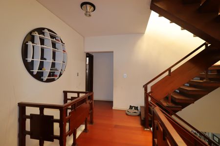 Casa à venda com 328m², 4 quartos e 4 vagasEscada