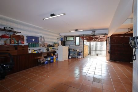 Casa à venda com 328m², 4 quartos e 4 vagasGaragem