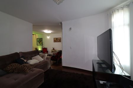 Casa à venda com 328m², 4 quartos e 4 vagasSala de TV 1