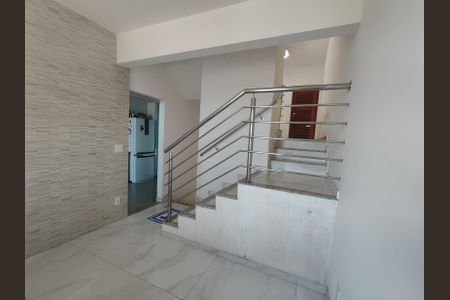Casa para alugar com 306m², 3 quartos e 1 vagaEscada