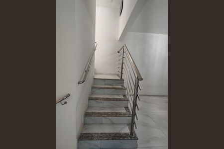 Casa para alugar com 306m², 3 quartos e 1 vagaEscada