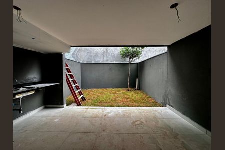 Casa à venda com 186m², 3 quartos e 2 vagasQuintal