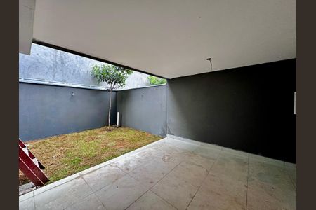 Casa à venda com 186m², 3 quartos e 2 vagasQuintal