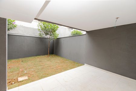 Casa para alugar com 211m², 4 quartos e 2 vagasQuintal