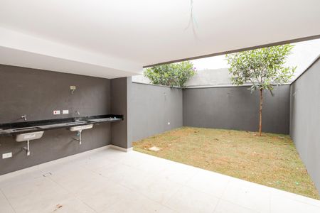Casa para alugar com 211m², 4 quartos e 2 vagasQuintal